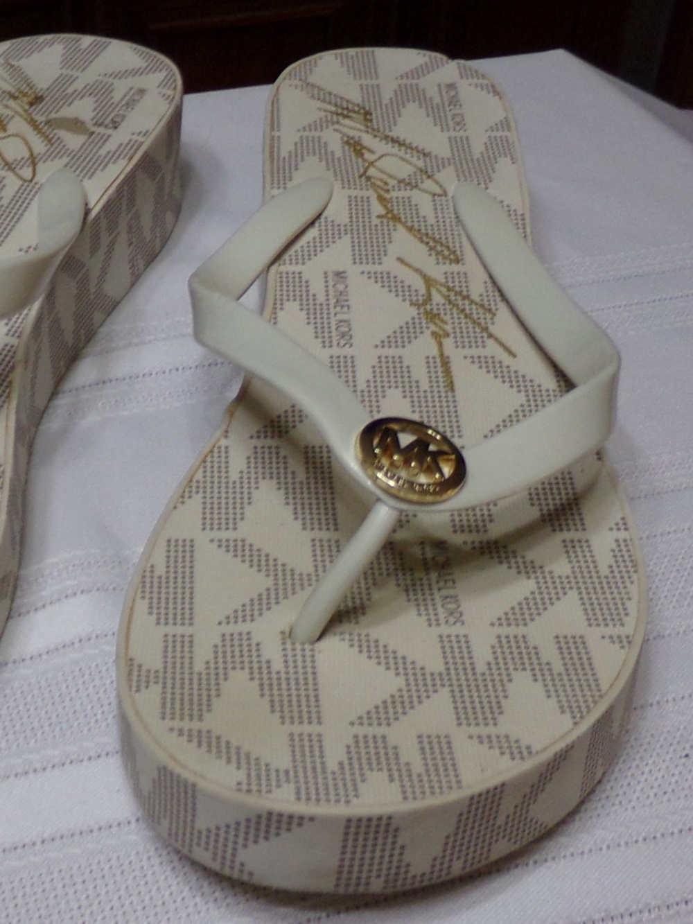 NWOB Michael Kors Signature Logo BedfordβWedge Flip Flops BeigeGry/Gld Sz10M/40M